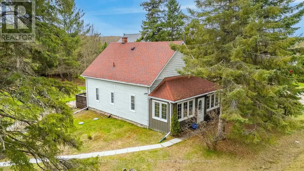 10752 County Road 503, Highlands East (Glamorgan)